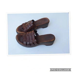 Born sandals